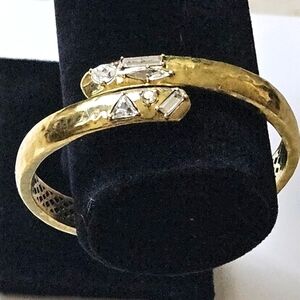 Silpada KR Hinged Hammered Design Swarovski Crystal gold tone Bangle Bracelet
